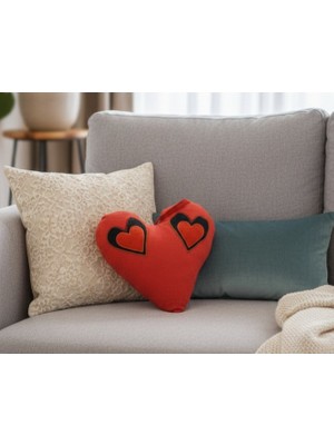 Yarımada Kadın Kooperatifi Kalp Şeklinde, Su Itici ve Leke Tutmaz Ozellikli Duck Ketenden, Uzeri Aplik Islemeli, Evinize Çok Yakışacak Bir Yastik. Ici Kilifli Olarak Boncuk Elyafla Doldurulmuştur.