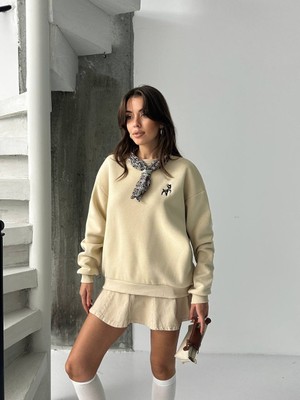 Savorzy Fularlı Ceylan Nakışlı Bej Sweatshirt