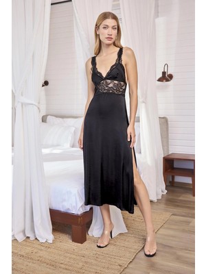 Lyyn Arias Closet Göğüs ve Sırt Dekolteli Dantelli ve Yırtmaçlı Saten Gecelik
