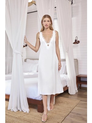Lyyn Arias Closet Göğüs ve Sırt Dekolteli Dantelli Saten Gecelik