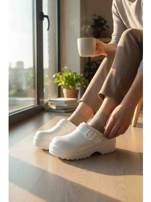 Moda Fiesta Kalın Taban Ortopedik Beyaz Hastane Terliği – Ayarlanabilir Tokalı Sabo Terlik