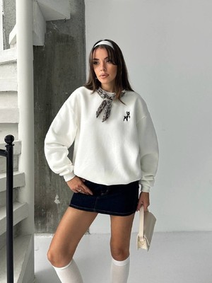 Savorzy Fularlı Ceylan Nakışlı Beyaz Sweatshirt