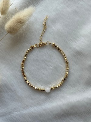 UltraMint Doğal Ay Taşı Bileklik, Altın Kaplama, Şık ve Zarif Takı Tasarımı