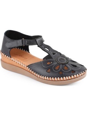 Libero L069.702 Hakiki Deri Çiçekli T-Bant Konforlu Kadın Sandalet