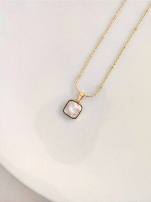 UltraMint Minimal Gold Sedefli Kare Kolye, Şık ve Zarif Kadın Takısı