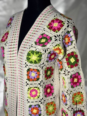 El Yapımı Renkli Çiçek Motifli Uzun Mevsimlik Hırka