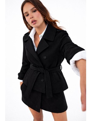 Hakke Kadın Kuşaklı Kısa Kaşe Kaban