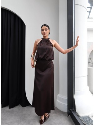 Esra Helvacı Halter Yaka Beli Büzgülü Saten Elbise