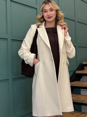 Ayhan Önden Düğmeli , Iki Tarafında Cebi Olan Kravuze Yaka Midi Boy Kaşe Kaban