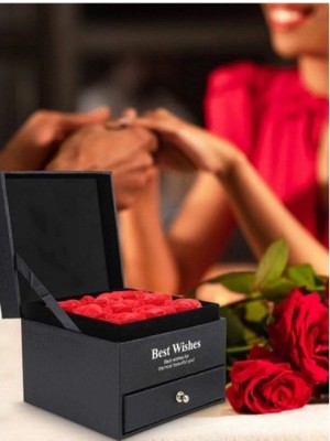 Marsilyan Premium Kutusunda 9 Adet Yapay Gül  ve İstiridye İçinde İnci Kolye Seti  Sevgiliye Eşe Özel Hediye