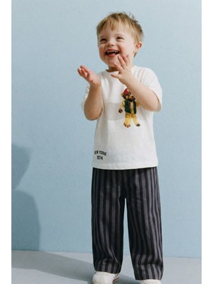 Magu Erkek Çocuk Pamuklu Beyaz Baskılı T-Shirt ve Çizgili Pantolon Takım