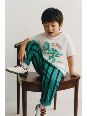 Magu Erkek Çocuk Pamuklu Beyaz Baskılı T-Shirt ve Yeşil Çizgili Pantolon Takım