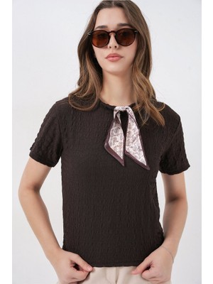 Queene Dreams Kısa Kol Fularlı Örme Bluz 981 - Kahverengi