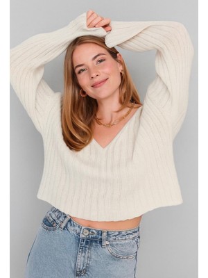 Yuga Knitting Kadın V Yaka Triko Crop Kazak