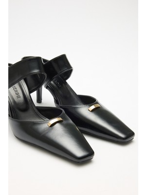 Lutvelizade Topuklu 2608 - Küt Burun Toka Detaylı Topuklu Siyah Kadın Topuklu