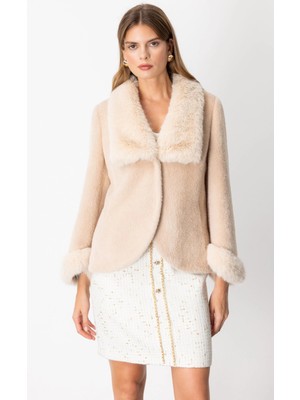 Ekol Yakası Kürklü Peluş Kum Renk Kadın Manto 06027