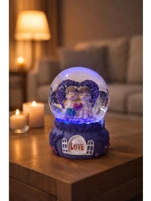Marsilyan Mor Love Sevgililer Temalı Led Işıklı Kar Küresi 9 cm – Romantik & Anlamlı Sevgili Hediyesi