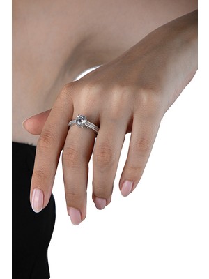 INNUENDO JEWELRY 925 Ayar Gümüş Prenses Model 6mm Yuvarlak Kesim Tektaş Yüzük