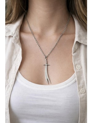 Herşey Nota Ince Formlu Metal Figürlü 60 cm Zincirli Kolye – Uzun Minimal Tasarım