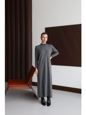 İlmek 23310 Kadın Fırfır Detaylı Uzun Triko Elbise Füme