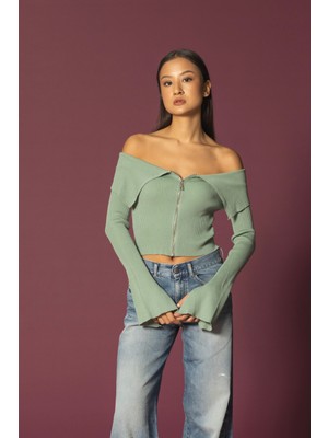 Nisan Triko Madonna Yaka Fermuarlı Triko