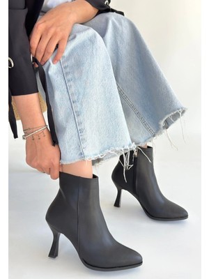 Pazarcan Mişha Siyah Cilt Topuklu Bot