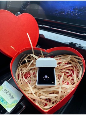 Kalpli Kutuda Ciddi Ilişki Yüzüğü