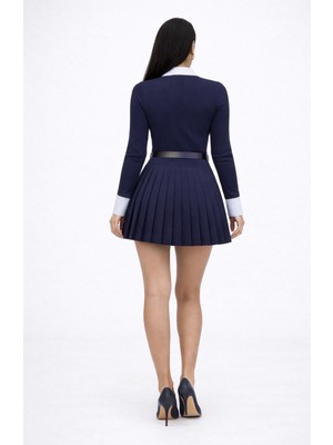 Piliseli Kemerli Yaka Kol Detaylı Elbise