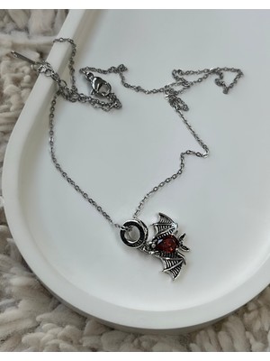 Havada Asılı Yarasa Kırmızı Taşlı Gothic 316L Paslanmaz Çelik Kolye
