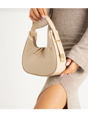 Legend Aksesuar Kadın Rugan Deri Baget Cherry Bag Fermuar Kapamalı Cherry Bag Özel Askı Detaylı Kol Çantası