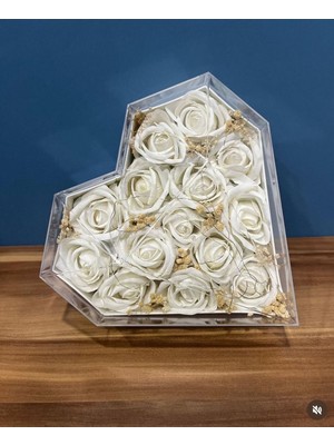 UltraMint Işıklı Beyaz Güllerle Sevgi Dolu Kalpli Kutu Seti