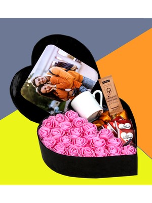 UltraMint Sevgililer Günü Fotoğraflı Kalp Kutu ve Çiçek Buketi Seti