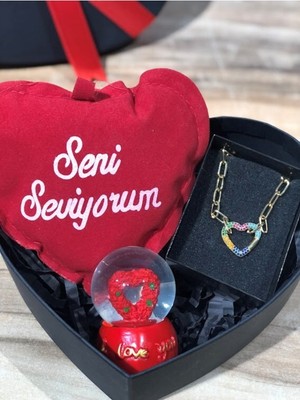 UltraMint Kırmızı Love Yastık ve Gold Kalpli Kolye Seti, Sevgililer Günü Hediyesi