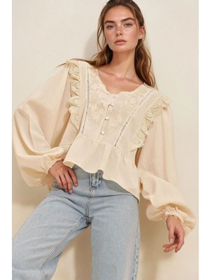 Lior Design Bej Fisto Nakış Işlemeli Dokuma Bluz BCHESQ-251013