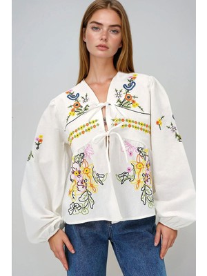 Lior Design Ekru V Yaka Bağlama Detaylı Nakış Işlemeli Dokuma Bluz BCHESQ-251069