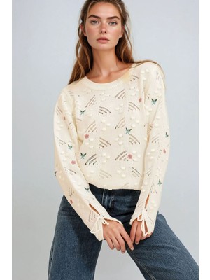 Lior Design Ekru Bisiklet Yaka Nakışlı Triko Kazak BCHESQ-251021