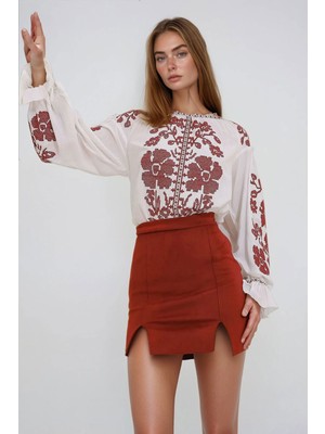 Lior Design Beyaz Bisiklet Yaka Kolları Volanlı Full Nakışlı Dokuma Bluz BCHESQ-251037