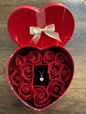 UltraMint Kırmızı Gül ve Kalpli Kolye Hediye Kutusu, Sevgililer Günü ve Doğum Günü Için Mükemmel Hediye
