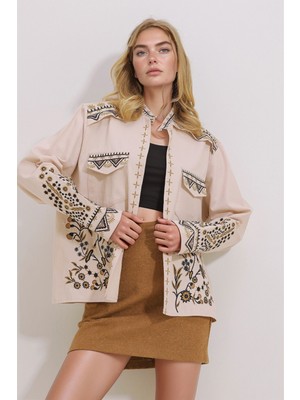 Lior Design Bej Çift Cepli Nakışlı Gabardin Ceket BCHESQ-251036