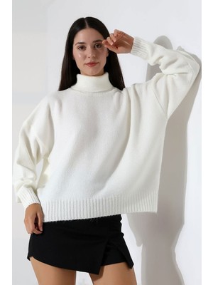 Lior Design Ekru Boğazlı Yumuşak Dokulu Triko Kazak BCES-252023