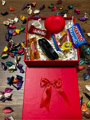 UltraMint Sevgililer Günü Için Işıklı Kalp Bileklik ve Çikolata Hediye Kutusu