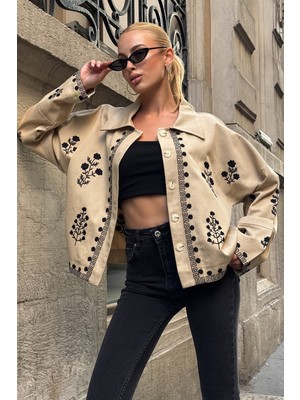 Lior Design Bej Düğme Kapamalı Çiçek Nakışlı Oversize Ceket BCHESQ-251152