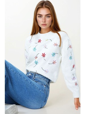 Lior Design Ekru Çiçek Işlemeli Dik Yaka Triko Kazak BCHESQ-251156