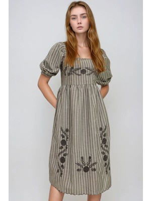 Lior Design Gri Kare Yaka Prenses Kol Çizgili Çiçek Nakışlı Dokuma Elbise BCHESQ-251098