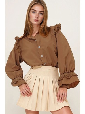 Lior Design Camel Yakası Fisto Işlemeli Balon Kol Nakışlı Poplin Gömlek BCHESQ-251010