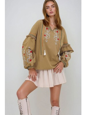 Lior Design Yeşil Işlemeli Püskül Detaylı Dokuma Bluz BCHESQ-251034