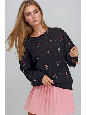 Lior Design Siyah Bisiklet Yaka Delik Ajurlu ve Nakışlı Triko Kazak BCHESQ-251110