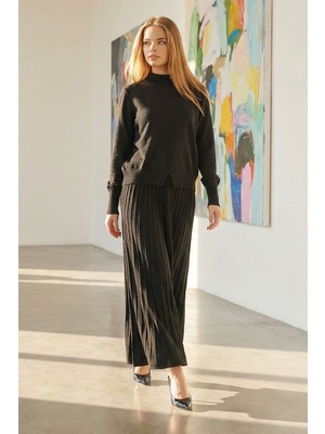 Lior Design Siyah Yarım Balıkçı Yaka Kazak ve Midi Boy Piliseli Etek Takım BCHPK-251253