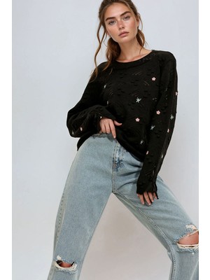 Lior Design Siyah Bisiklet Yaka Nakışlı Triko Kazak BCHESQ-251021