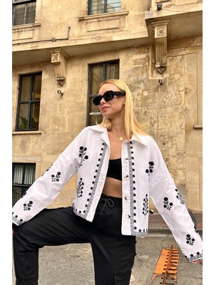 Lior Design Beyaz Çiçek Nakışlı Düğmeli Denim Ceket BCHESQ-251127